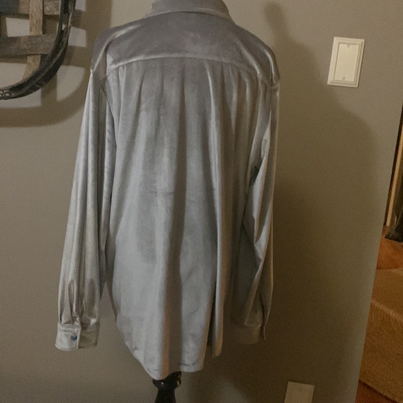 Champagne velour top, (L) turquoise snap buttons-2 Fly co. - Picture 3 of 6